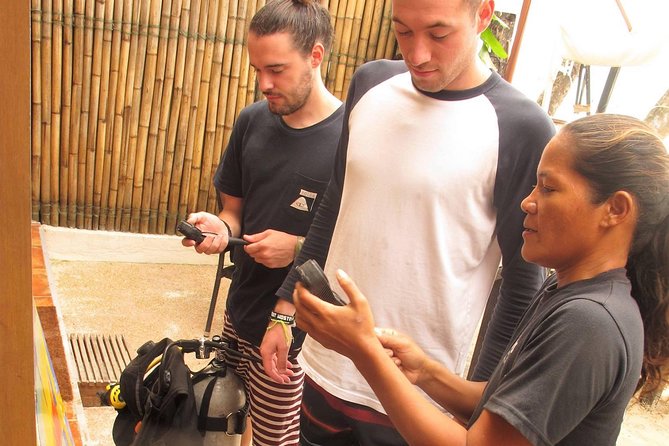 WaterColors - Discover Scuba Diving in Boracay - Meeting Jimmy and getting comfortable with the equipment
